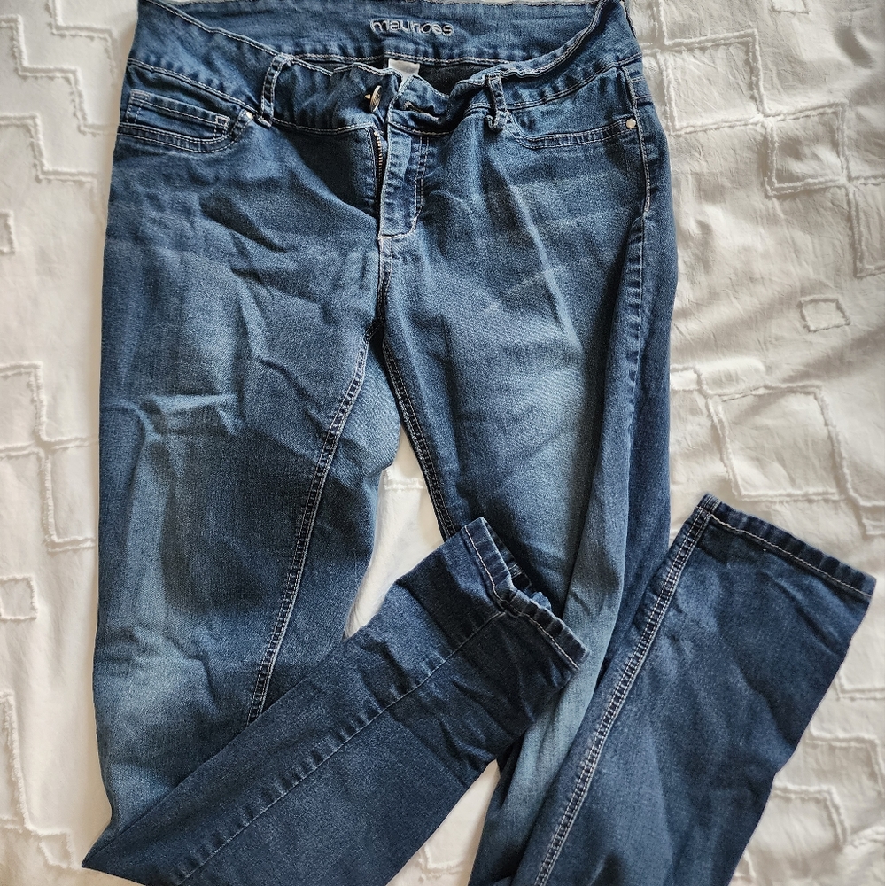 MAURICES Size 8 Skinny Jean